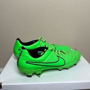 Nike - Tiempo soccer shoes - size 11.5